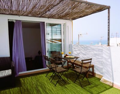 Moderna y espaciosa casa con terraza en el casco antiguo de Conil